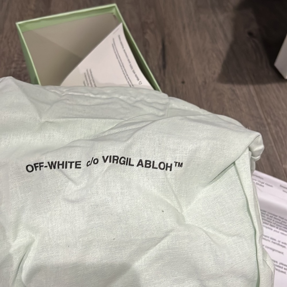 Off white pool slides - Picture 6 of 10